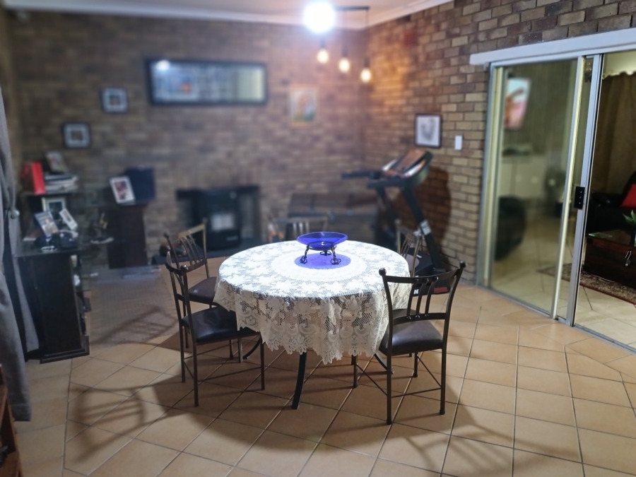 3 Bedroom Property for Sale in Lourenspark North West